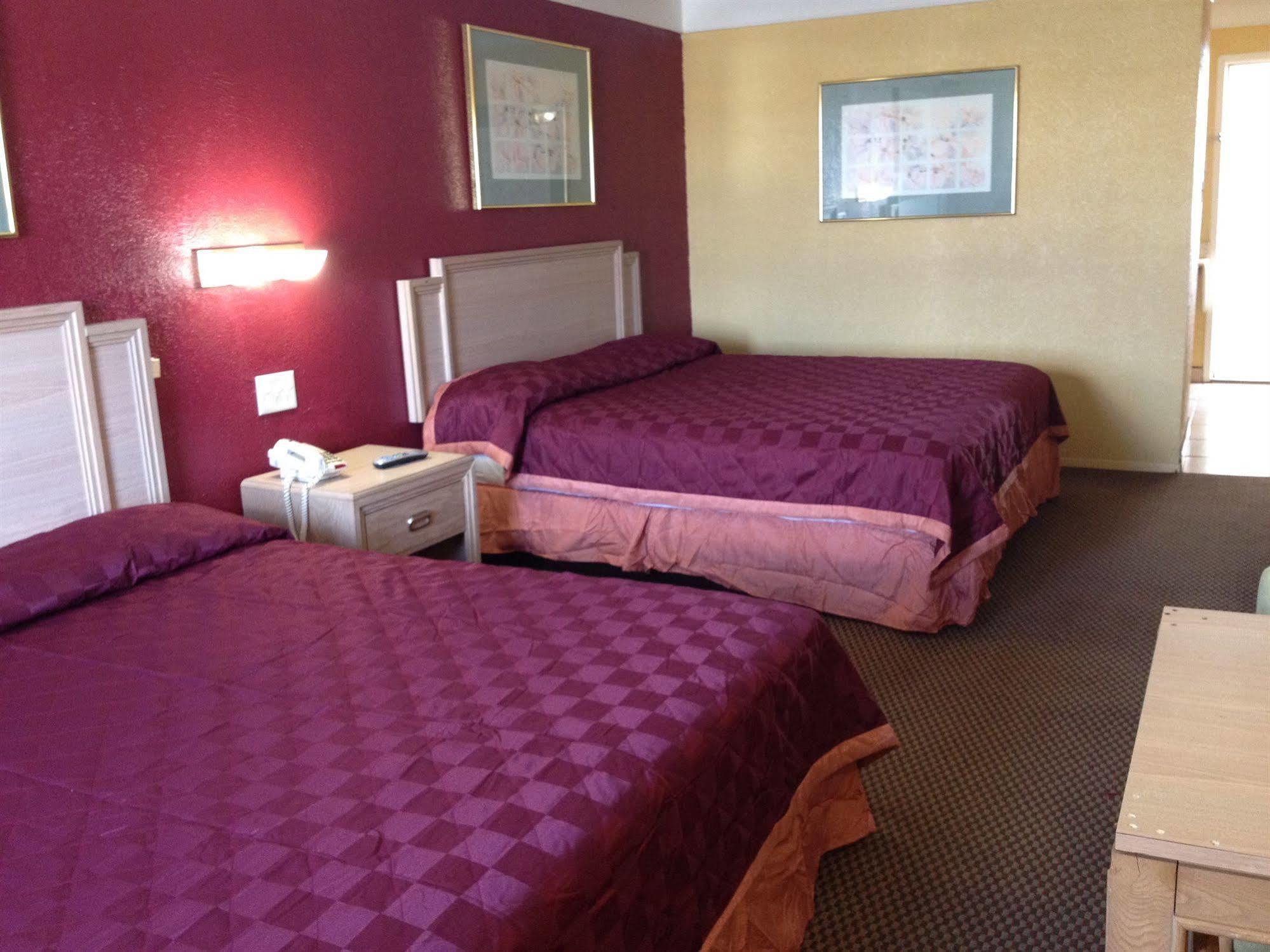 Economy Inn & Suites Дентон Екстер'єр фото