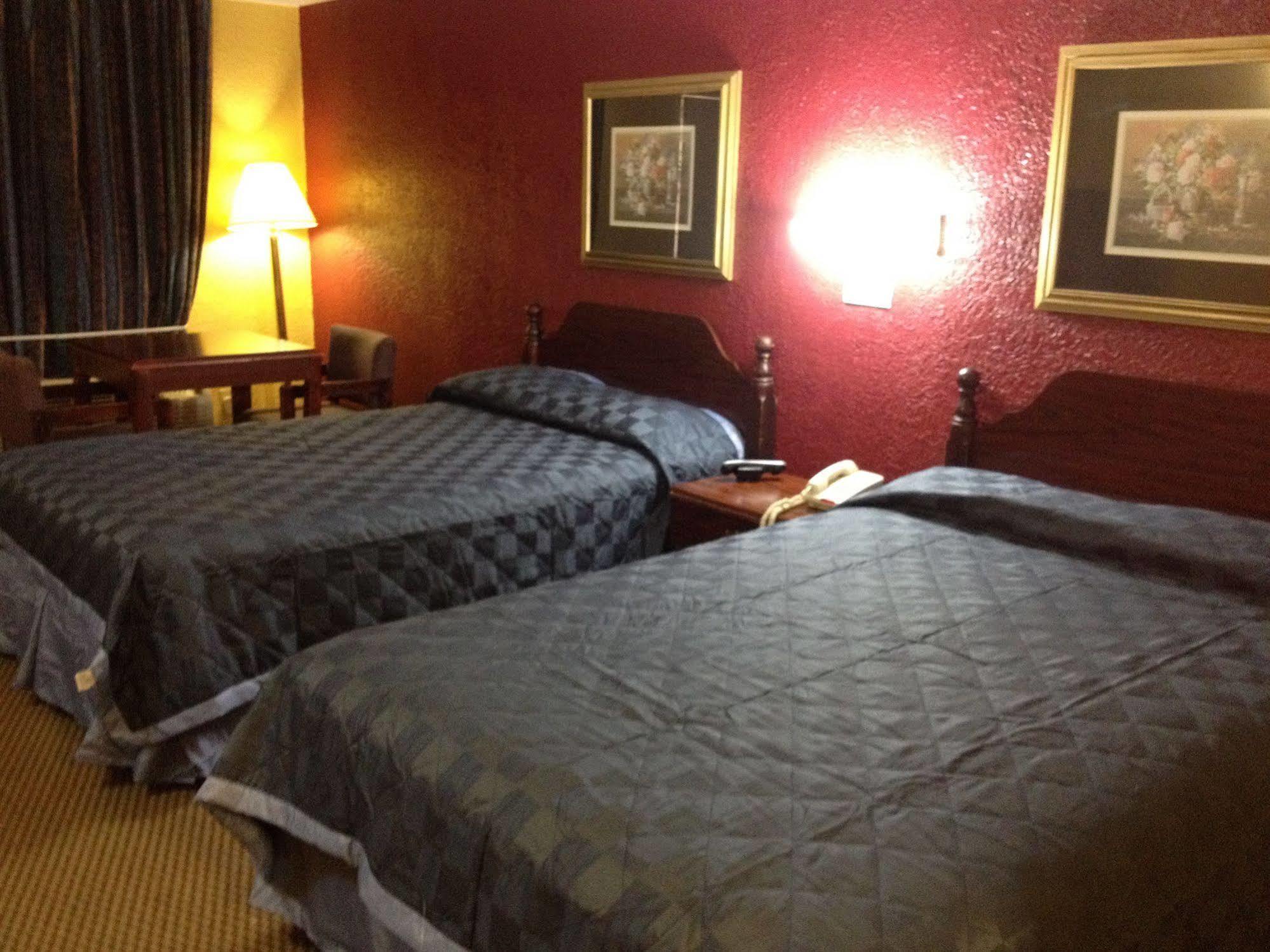 Economy Inn & Suites Дентон Екстер'єр фото