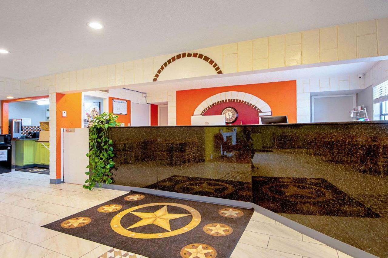 Economy Inn & Suites Дентон Екстер'єр фото