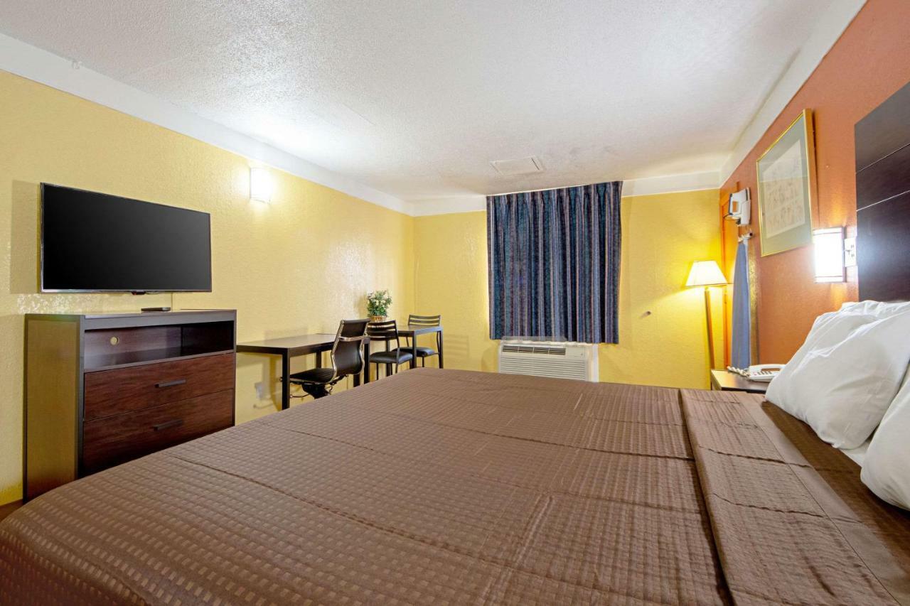 Economy Inn & Suites Дентон Екстер'єр фото