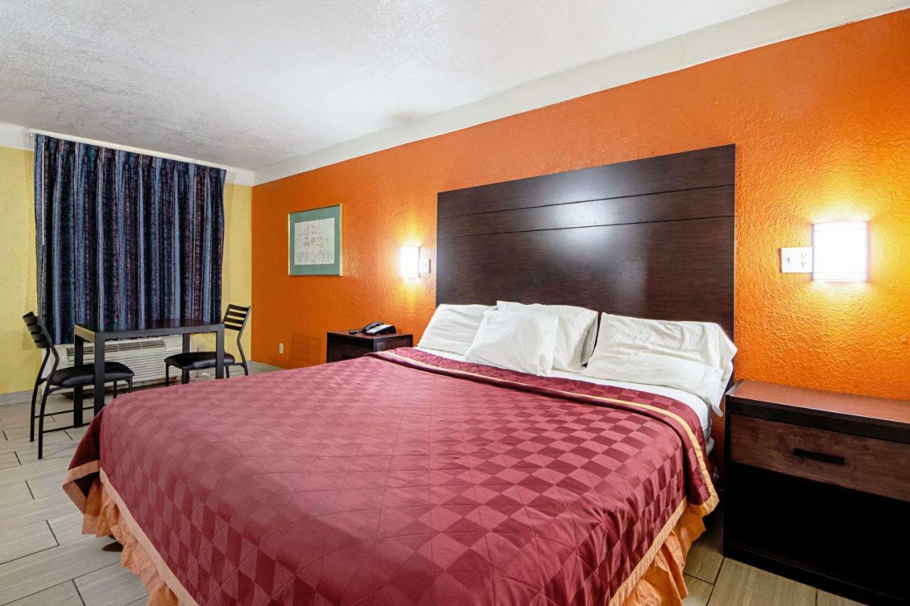 Economy Inn & Suites Дентон Екстер'єр фото