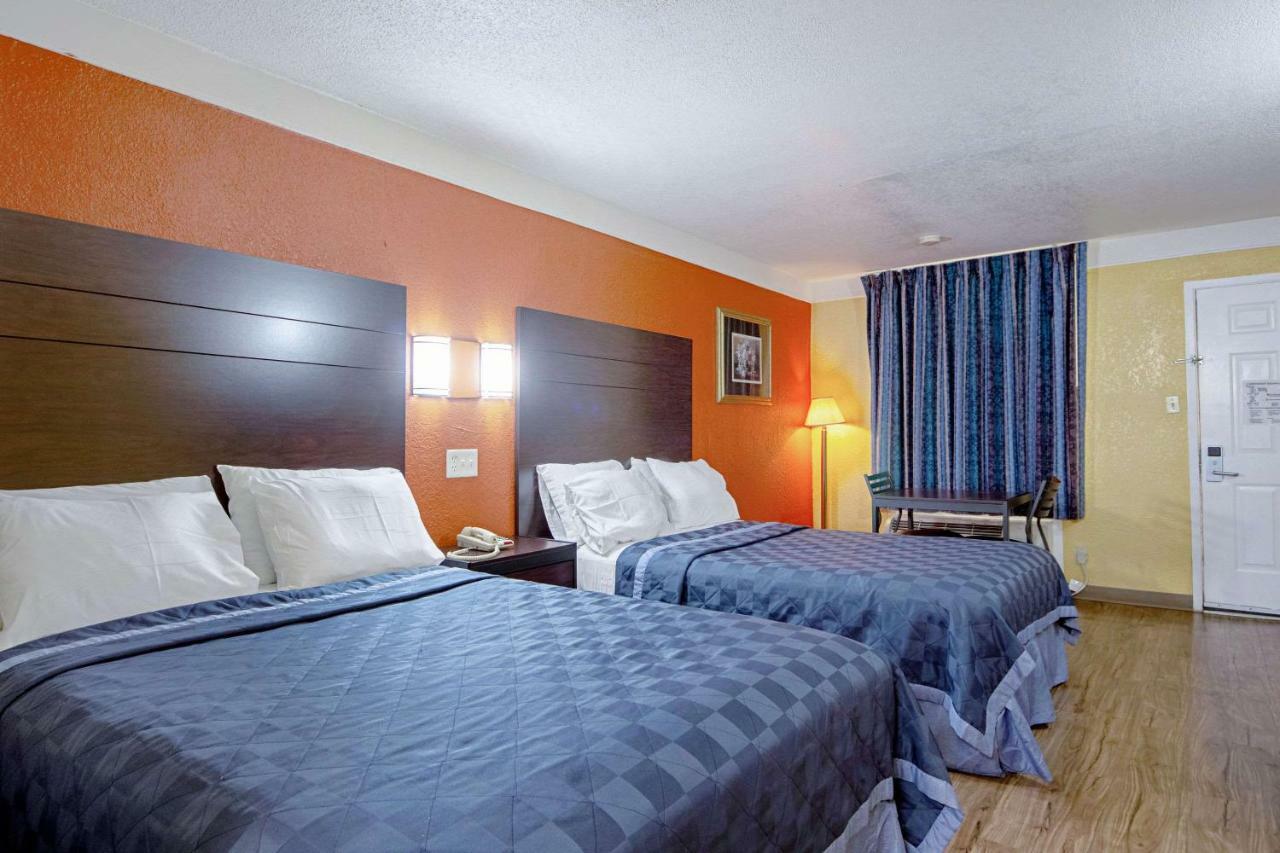 Economy Inn & Suites Дентон Екстер'єр фото