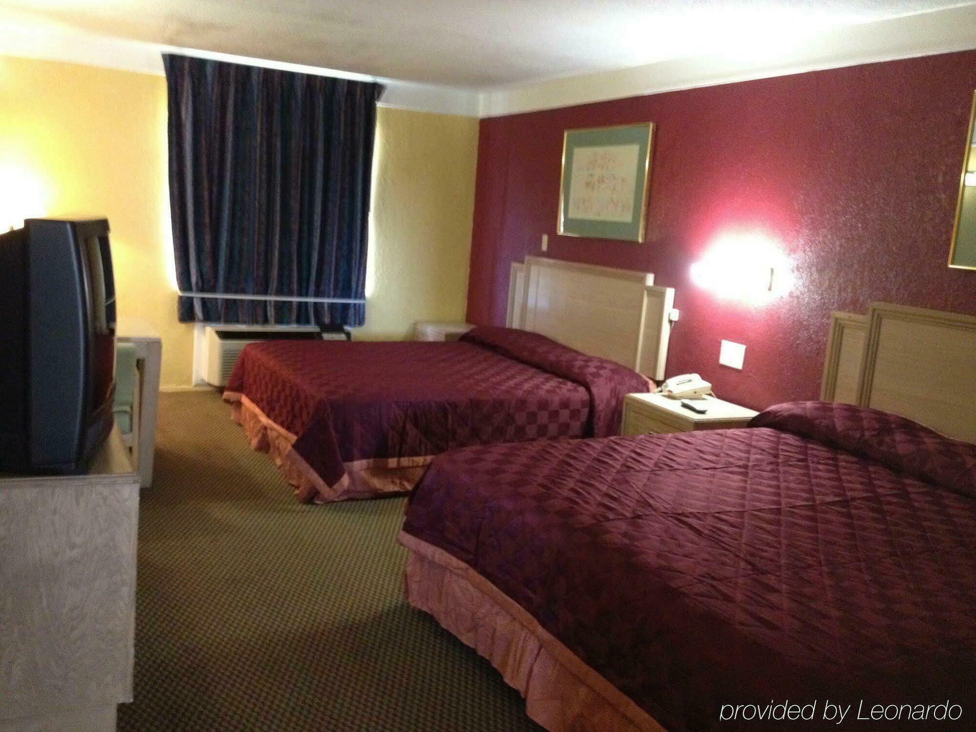 Economy Inn & Suites Дентон Екстер'єр фото